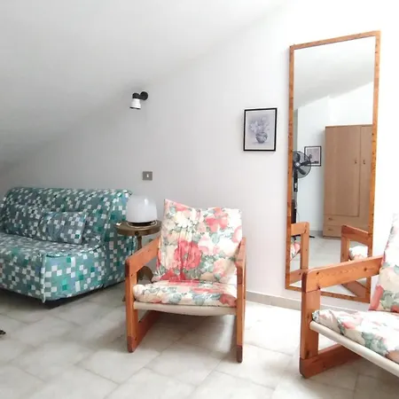 公寓 Basic Seafront Apt-short Walk To Sottotorre *