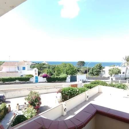 Basic Seafront Apt-short Walk To Sottotorre