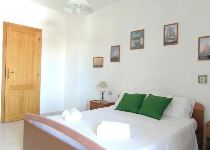 Seagle Apartment- A Stone's Throw From The Sea